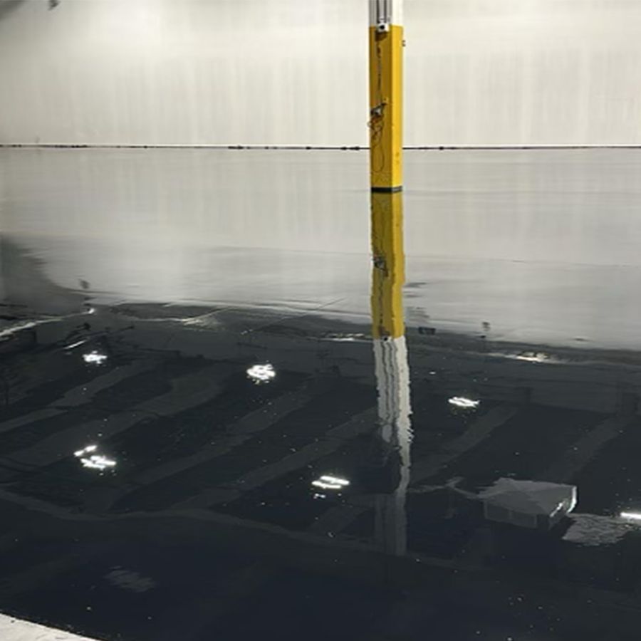 Warehouse floor in dark gloss epoxy